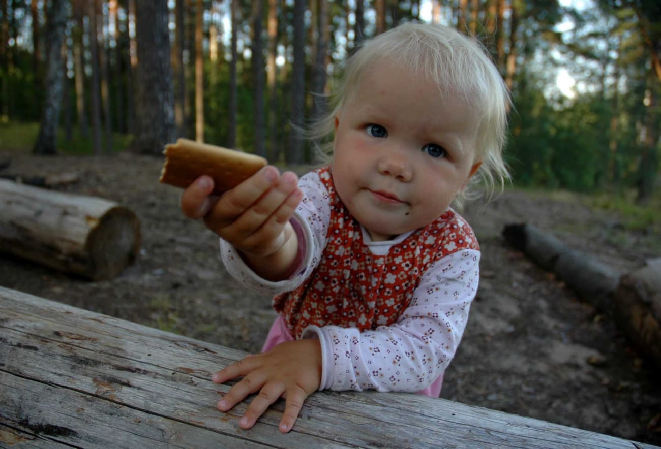 Щедрость к людям. Эмоциональная жадность. Цитаты про щедрость. Щедрый картинка смешная. Щедрый человек.