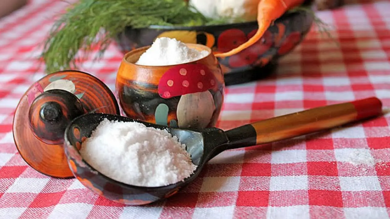 Соль на стале ў лыжцы